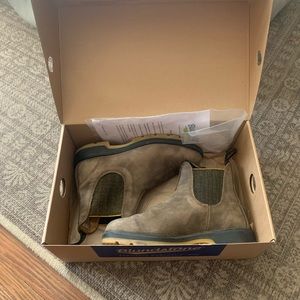 Limited Edition Rustic Brown Blundstone with Yellow Bottom